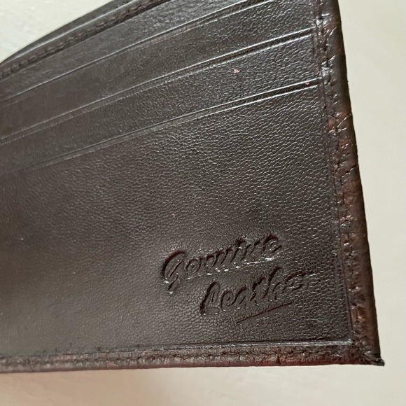New in Box Cruise Club Genuine Leather Wallet, Brown - Picture 6 of 6